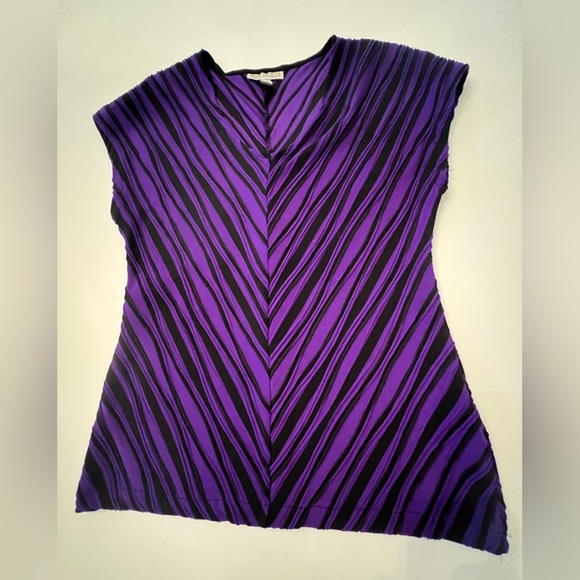 DANA BUCHMAN PURPLE AND BLACK STRIPED WOMEN’s TOP SIZE MEDIUM SLEEVELESS 
V NECK - Picture 9 of 11